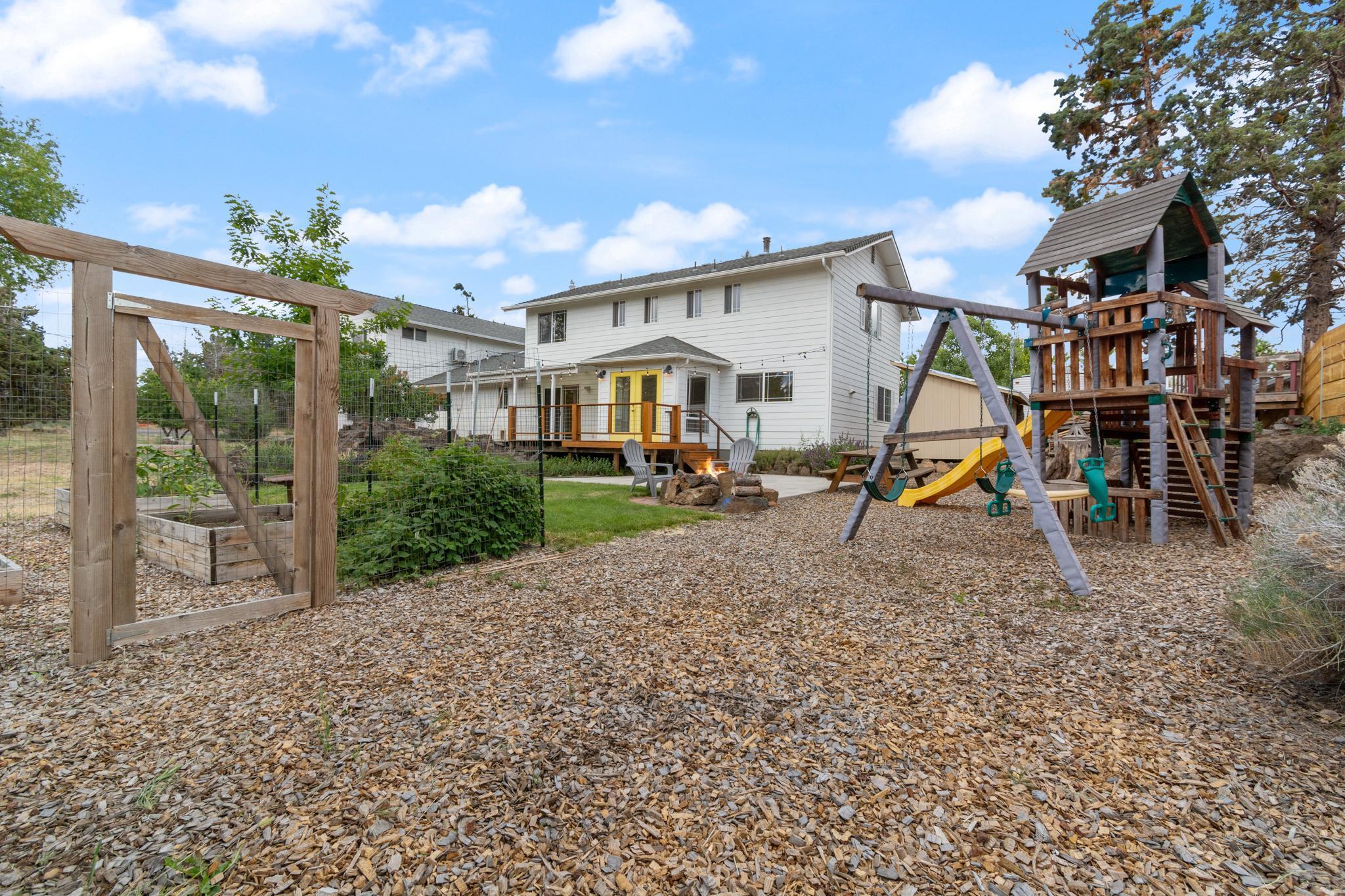 63262 Vogt Road Bend, OR 97701 - Photo 43 of 65 Garden & play area