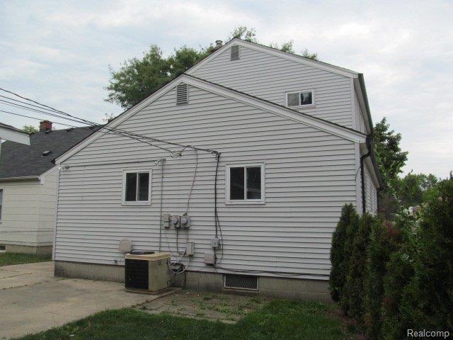 8095 Dale Center Line, MI 48015 - Photo 9 of 25 8095 DALE CENTER LINE (16).JPG