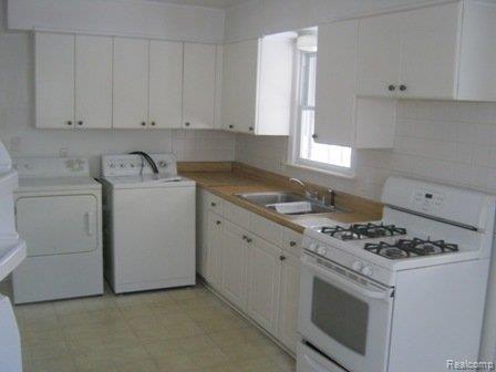 3852 Toepfer Road Warren, MI 48091 - Photo 3 of 8 KEN 12-14-10 036