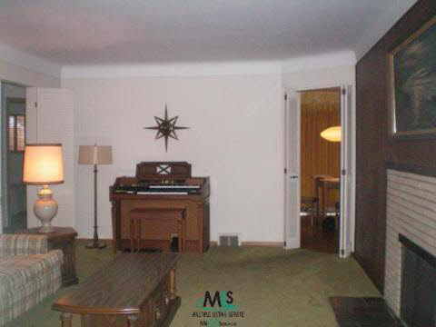 11237 Racine Road Warren, MI 48093 - Photo 3 of 11 930448-2.JPG