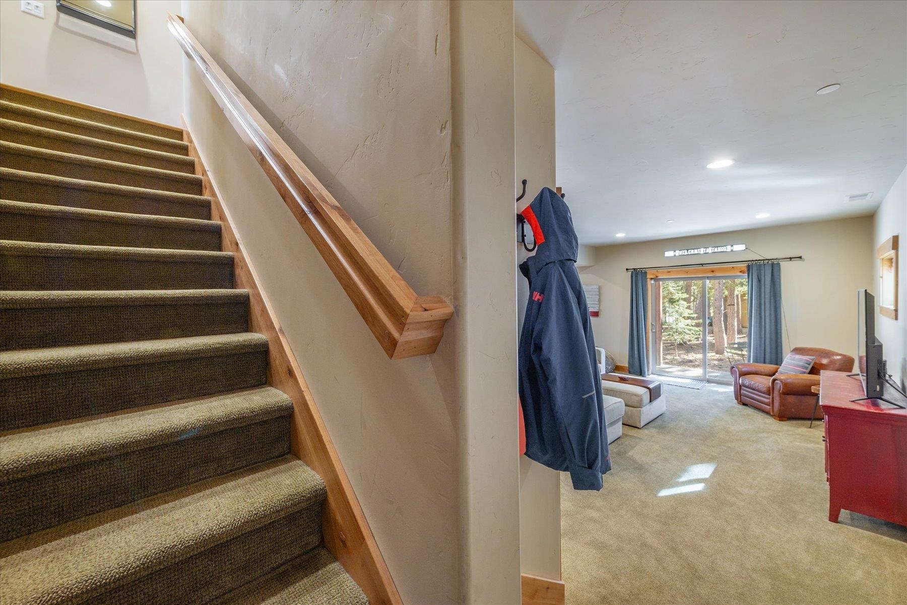 14791 Tyrol Road Truckee, CA 96161 - Photo 17 of 24 Gallery Image 17