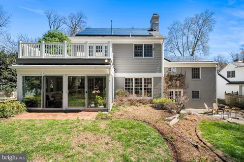 a view of a yard with plants and trees