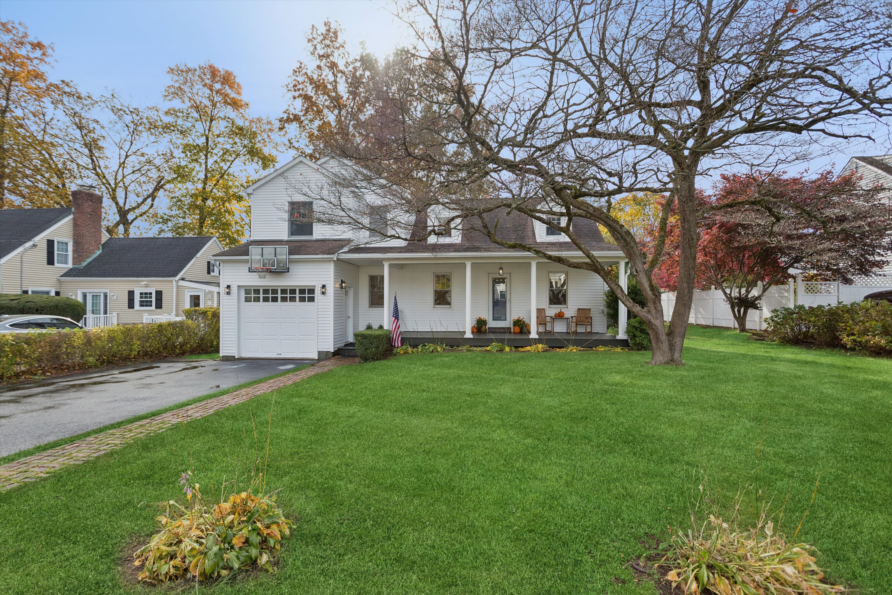 Nice curb appeal, front yard and great front porch.