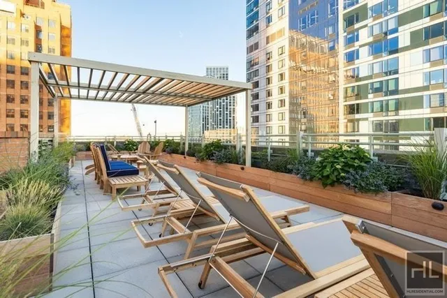 $950,000 | 365 Bridge Street, Unit 7N | Downtown Brooklyn