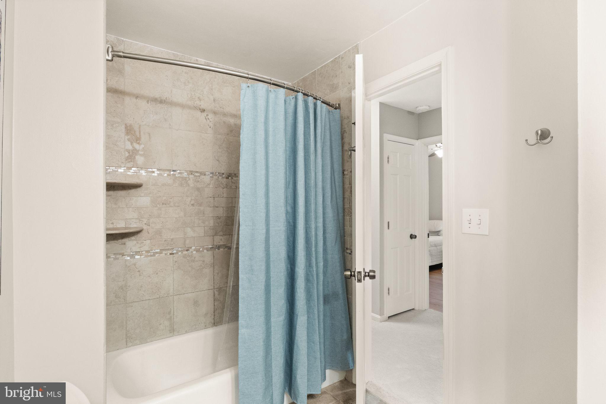 8019 Stillbrooke Road Manassas, VA 20112 - Photo 47 of 80 Nice tile and oversized tub.