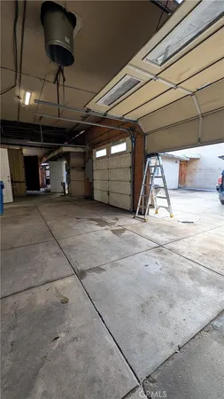 a view of a parking area