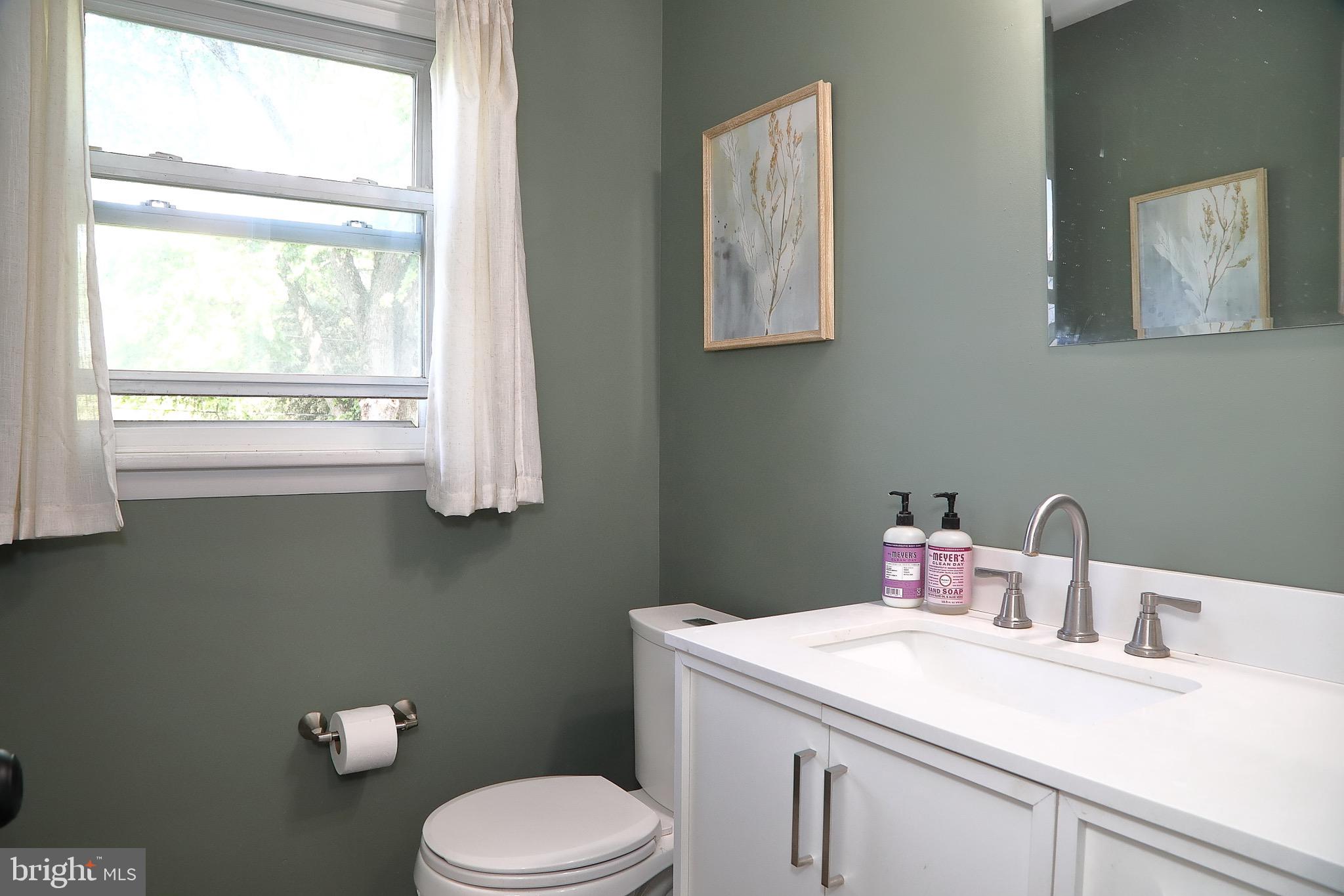 1137 Devonshire Road Lancaster, PA 17601 - Photo 17 of 41