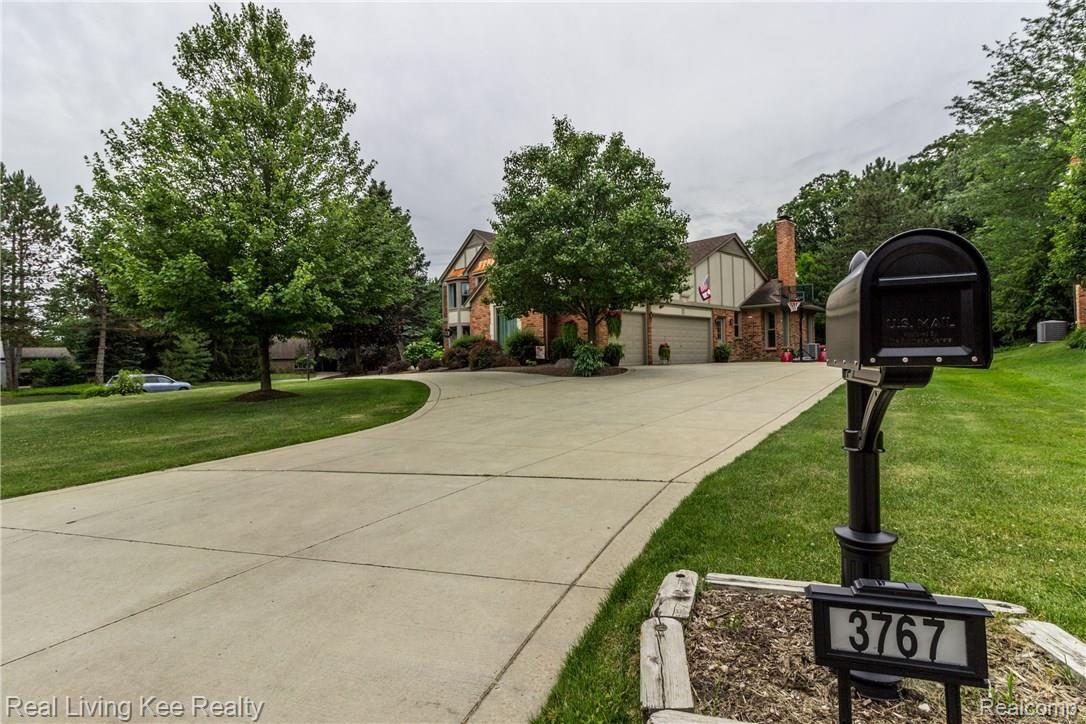 3767 Summit Ridge Drive Rochester, MI 48306 - Photo 66 of 66 Exterior 16.jpg