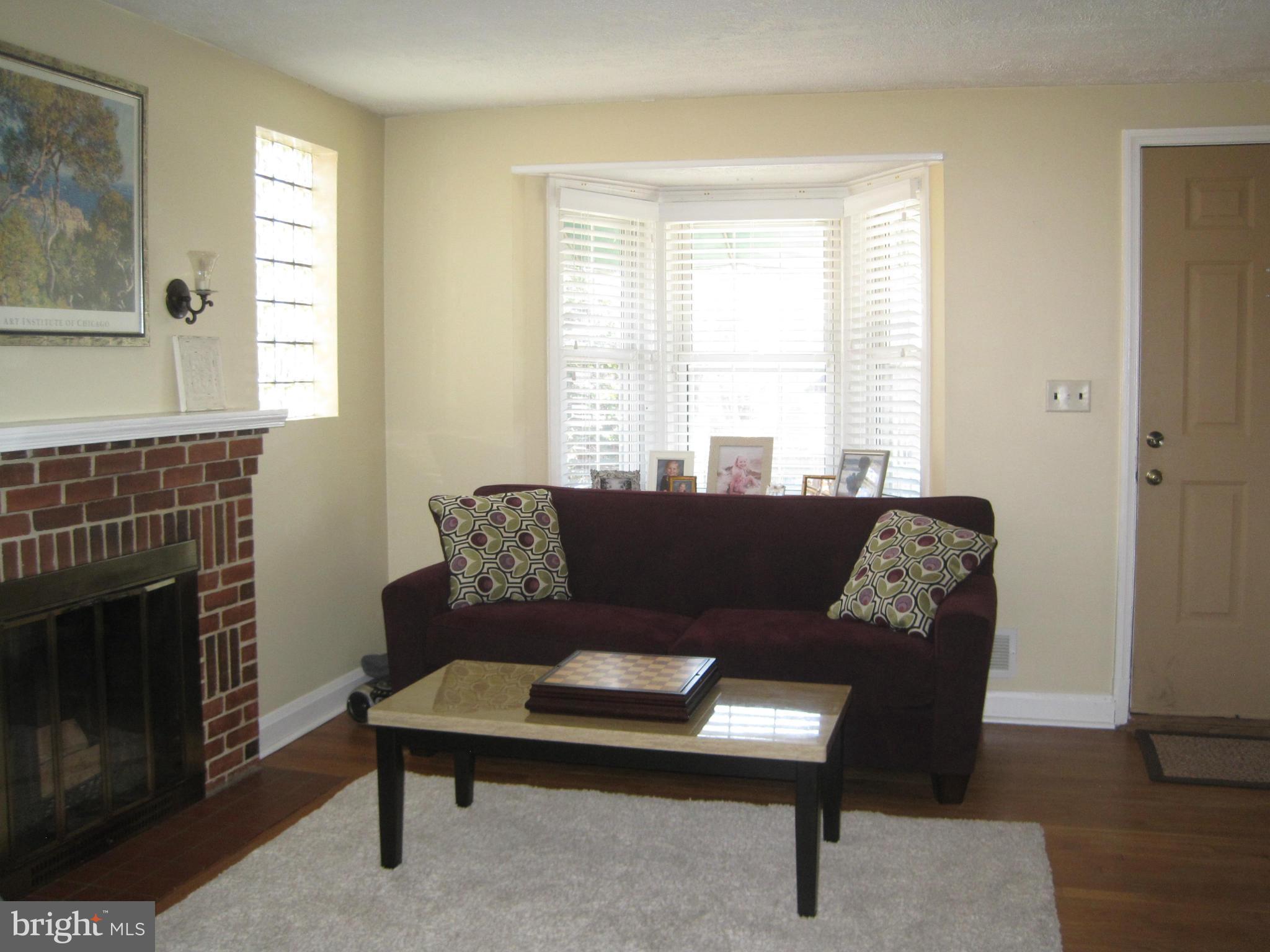 8326 Wyton Road Baltimore, MD 21286 - Photo 8 of 30 Living Room