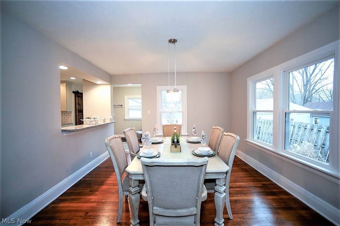 663 Ecton Road Akron, OH 44303 - Photo 9 of 25 * Elegant Formal Dining Large Enough For Even An 8 Or 10 Seat Table ~