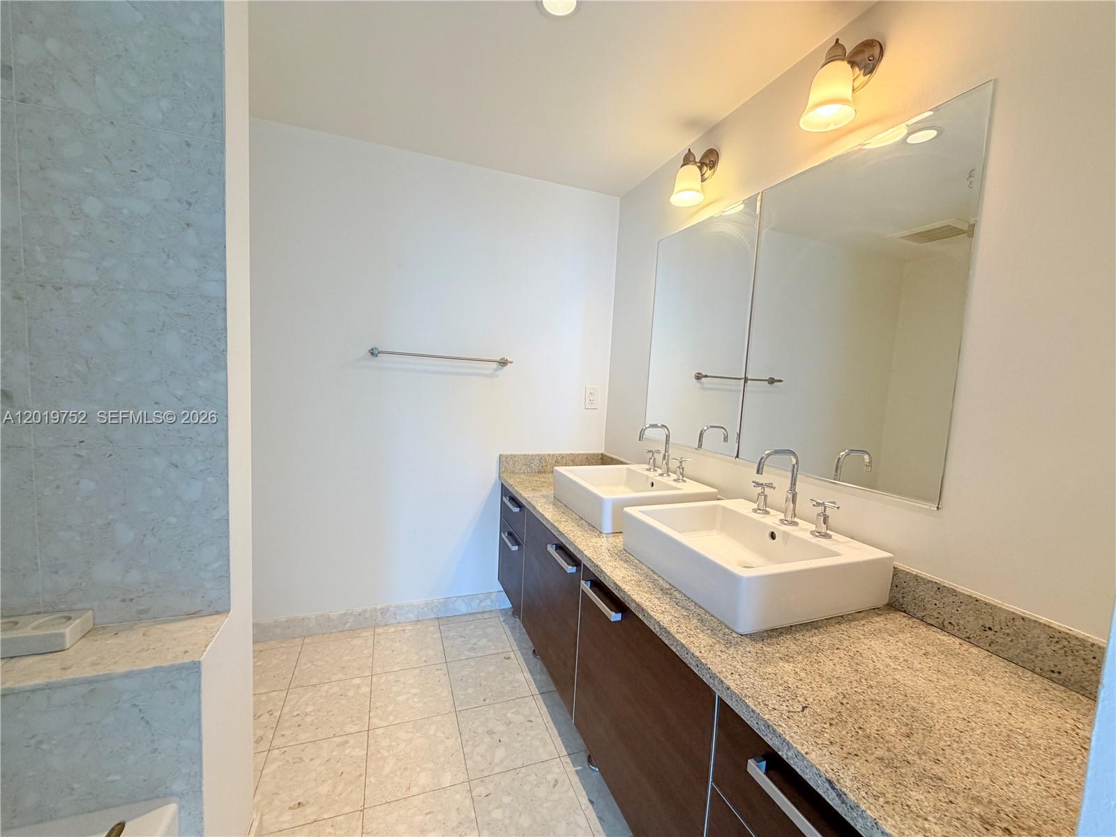 185 Southwest 7th Street, Unit 3412 Miami, FL 33130 - Photo 10 of 28