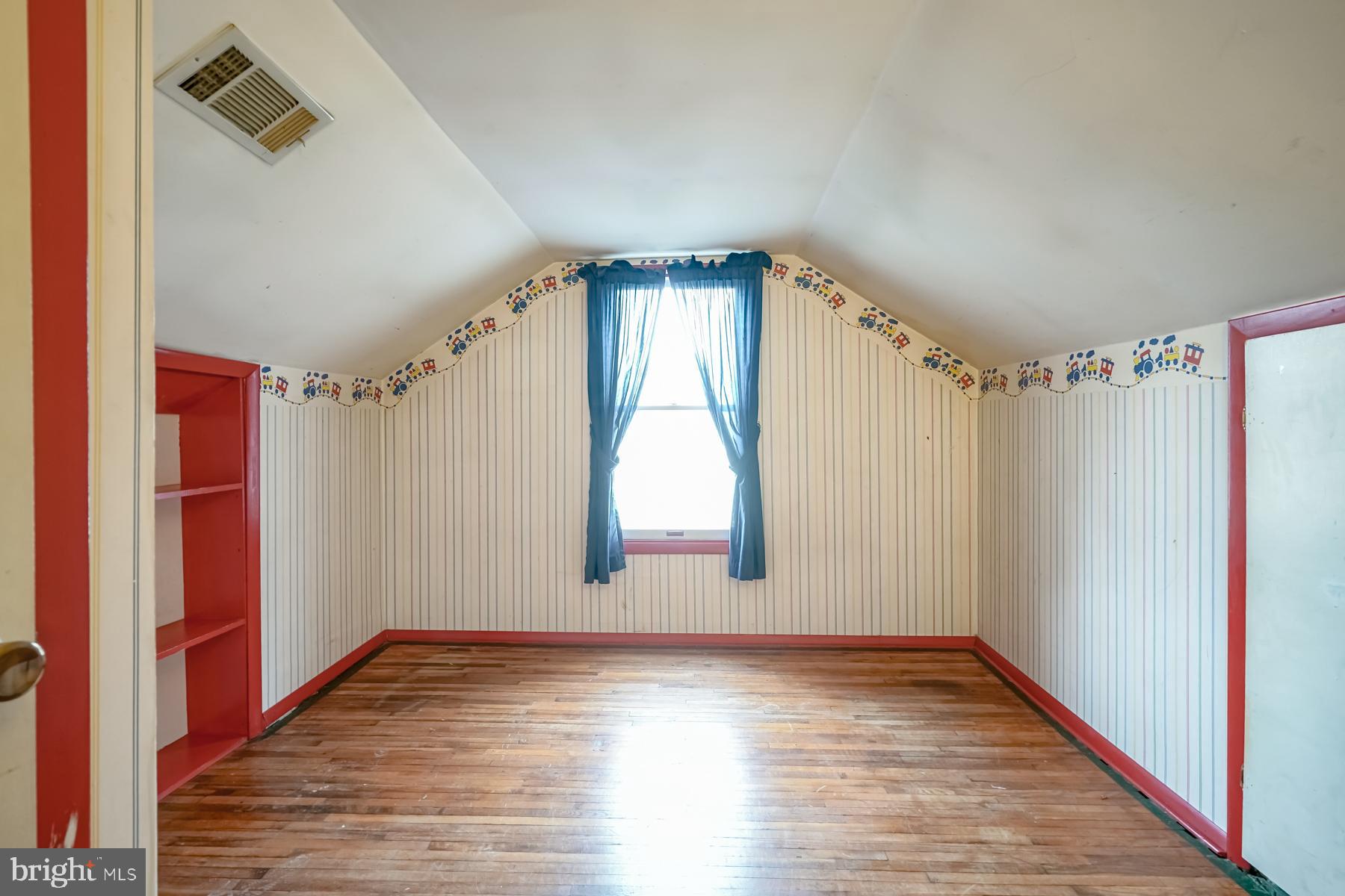 32 Tilbury Road Salem, NJ 08079 - Photo 18 of 30 a view of empty room with wooden floor and fan
