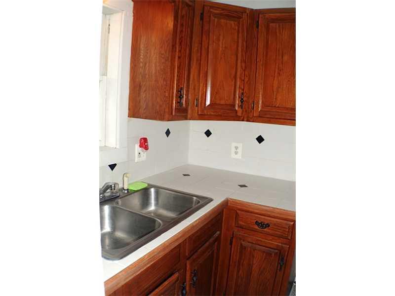 34 Riverside Avenue Sanford, ME 04073 - Photo 9 of 24 Kitchen.