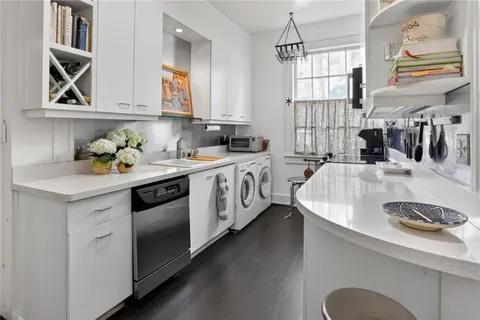 $729,000 | 200 Montgomery Ferry Drive Northeast, Unit 19, Atlanta, GA 30309