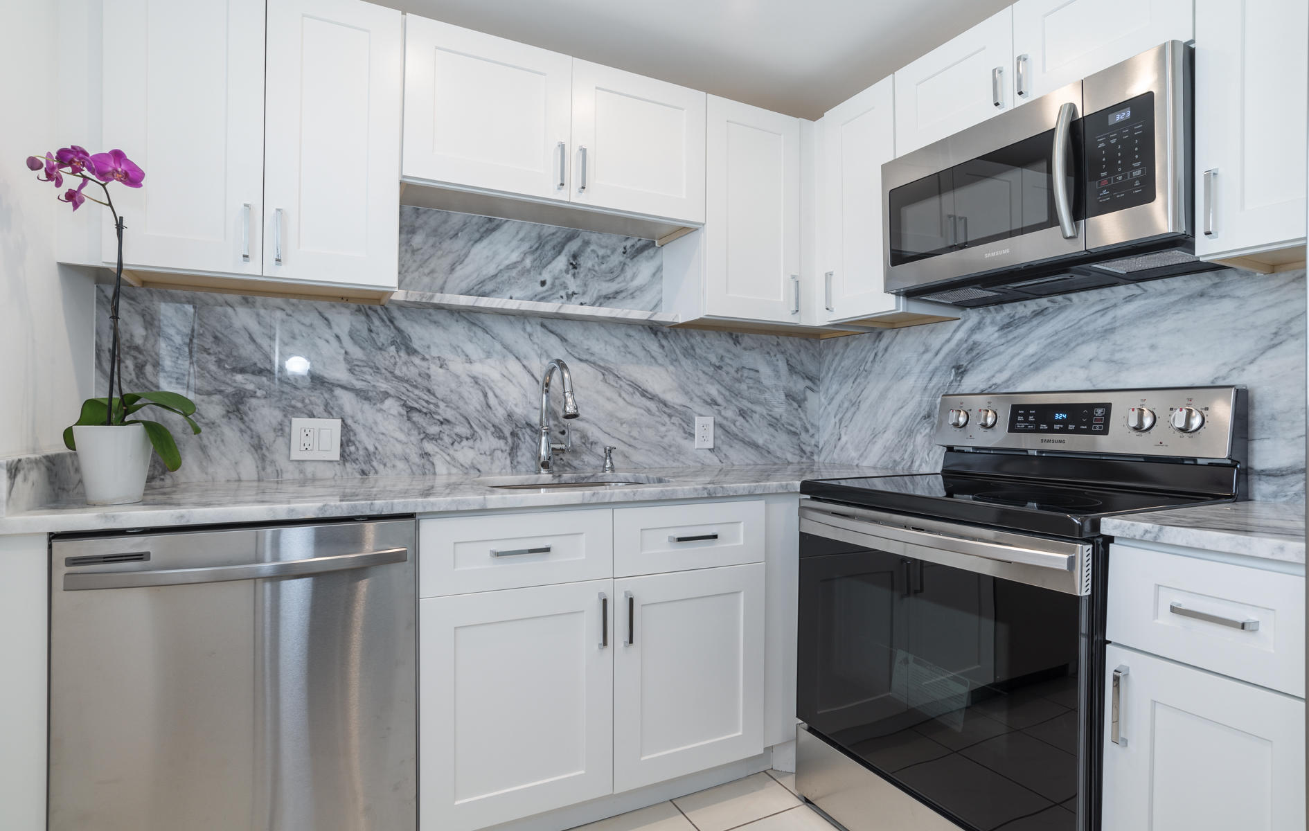 211 Dorset F Boca Raton, FL 33434 - Photo 2 of 24 02-DSC_3758-MLS