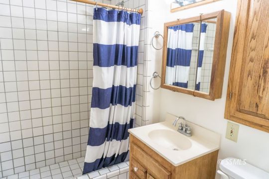 417 North Alvord Street Ridgecrest, CA 93555 - Photo 26 of 35 a bathroom with a sink toilet and shower