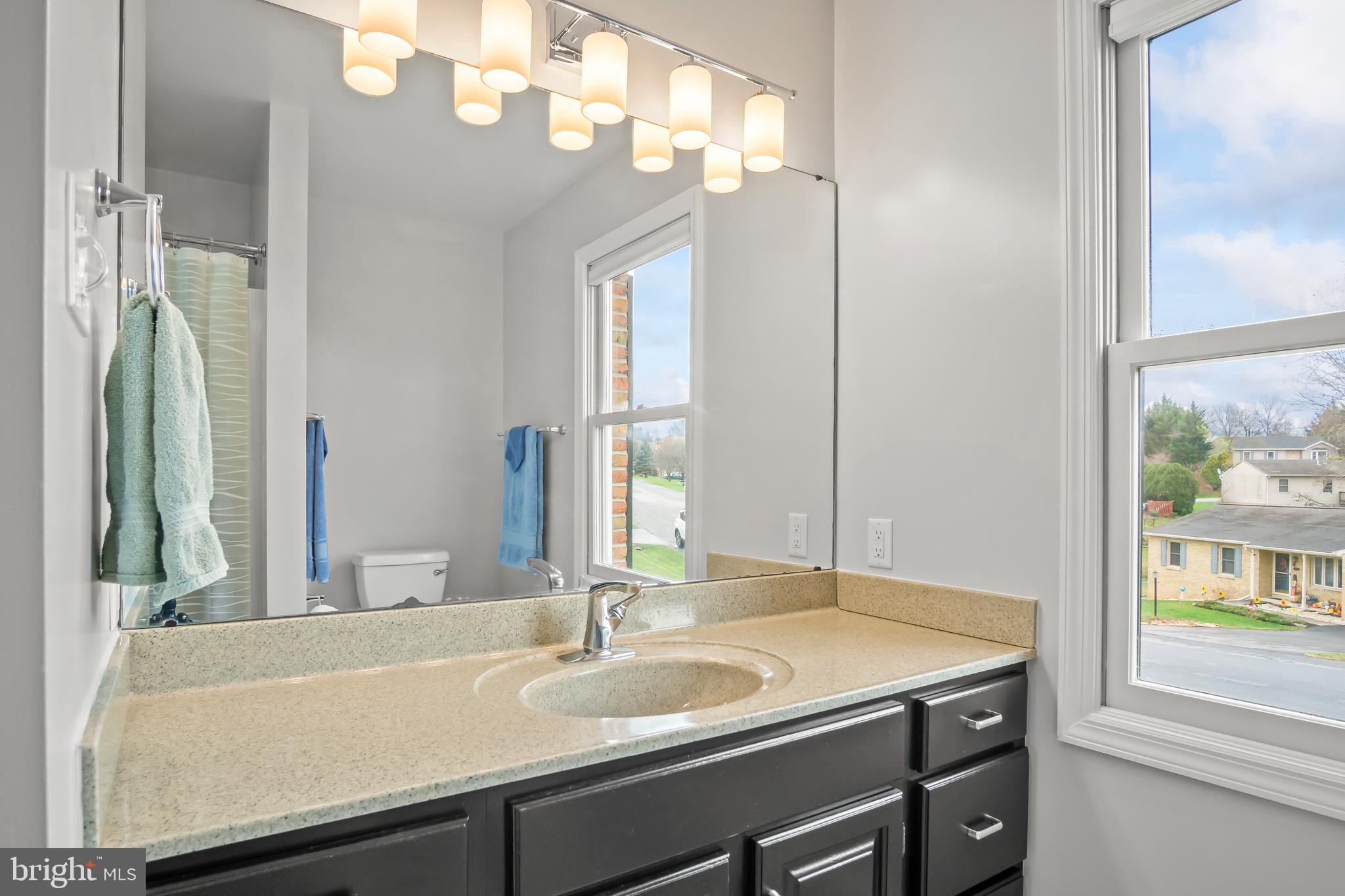43 Stanford Road Hagerstown, MD 21742 - Photo 12 of 37 Attractive main bath