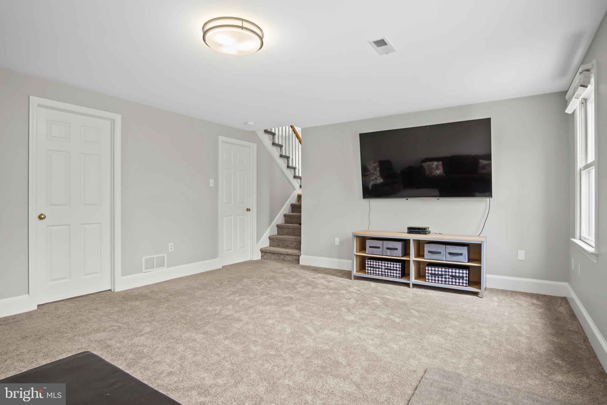 43 Stanford Road Hagerstown, MD 21742 - Photo 21 of 37 Family room