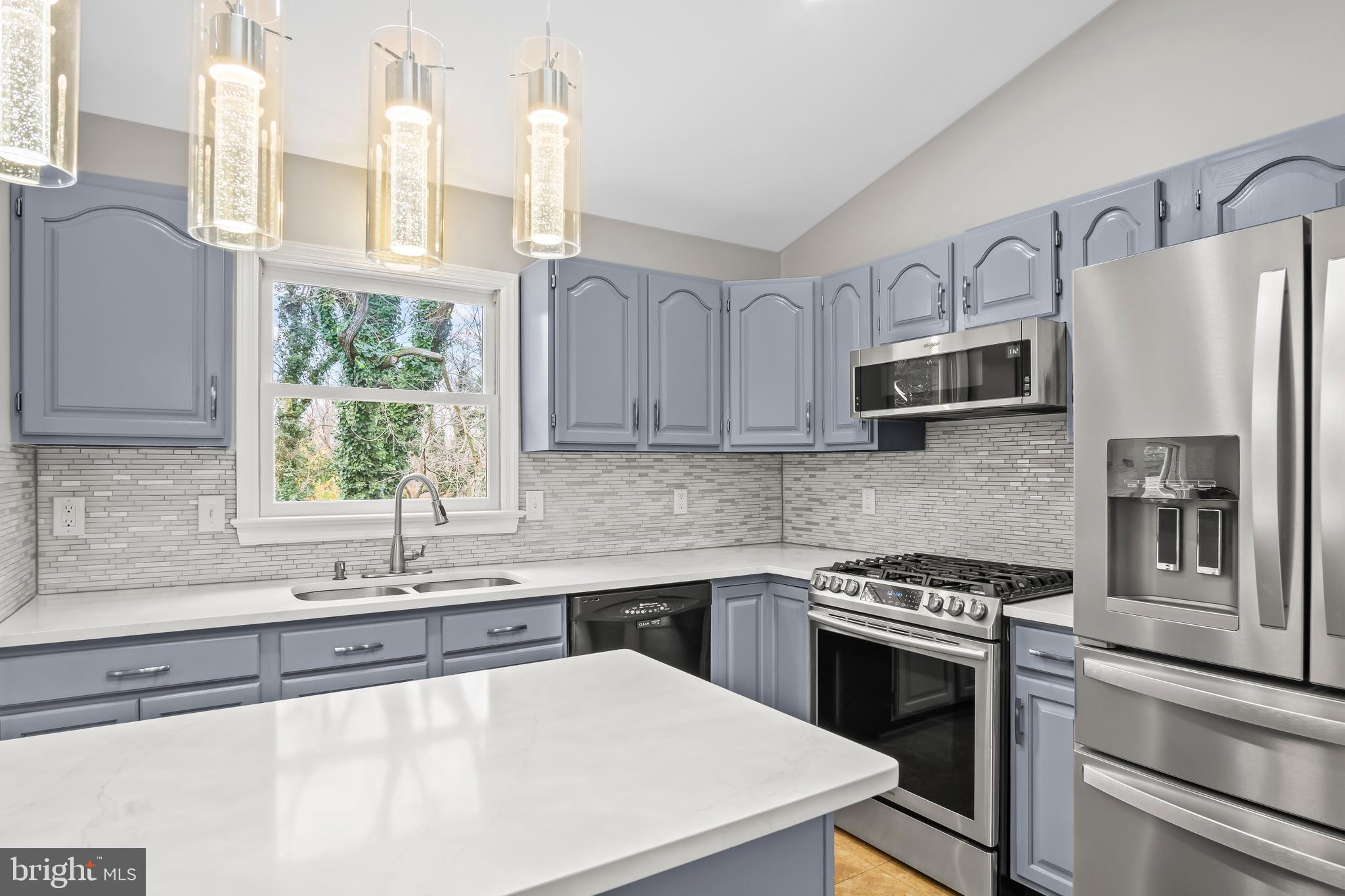 43 Stanford Road Hagerstown, MD 21742 - Photo 5 of 37 Stainless appliances convey