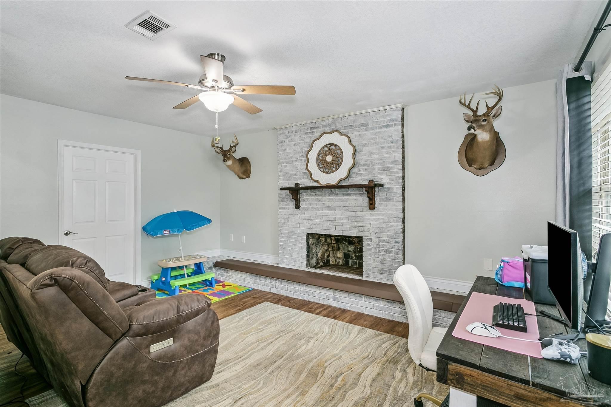 5638 Windham Road Milton, FL 32570 - Photo 9 of 38 Gallery Image 9