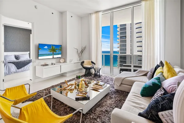 $10,000 | 15901 Collins Avenue, Unit 3302, Sunny Isles Beach, FL 33160