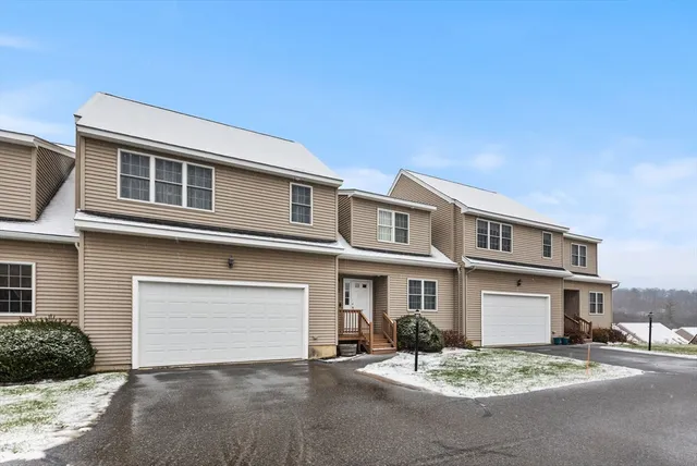 $499,900 | 150 Ariel Circle, Unit 150, Sutton, MA 01590