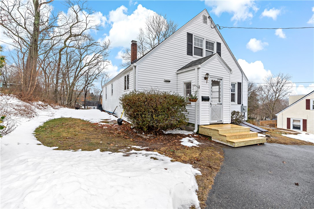 59 Durfee Road Tiverton, RI 02878 - Photo 2 of 30