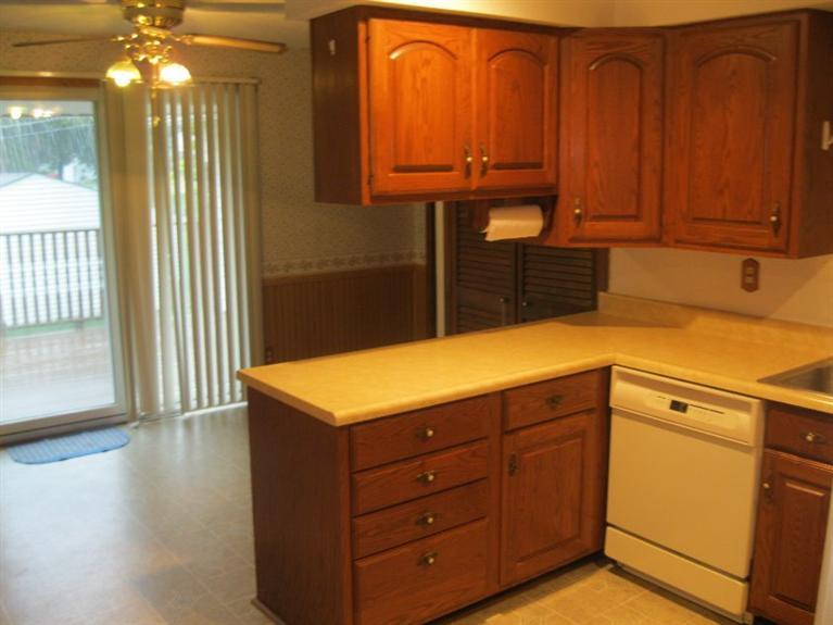 2912 Cleveland Street Clinton, IA 52732 - Photo 4 of 32 Gallery Image 4