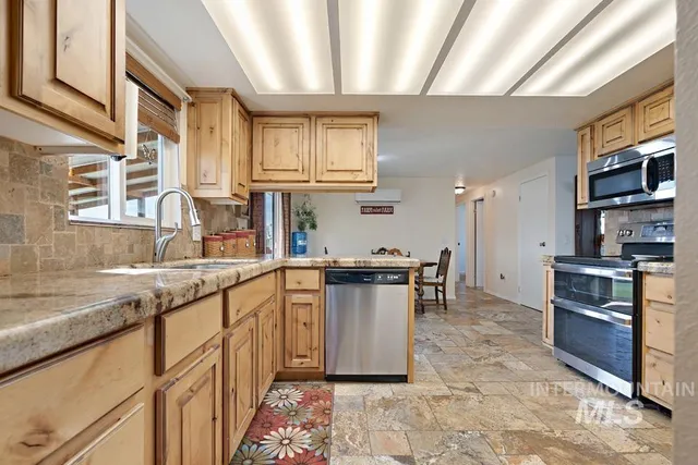 $785,000 | 6110 Highway 52, New Plymouth, ID 83655