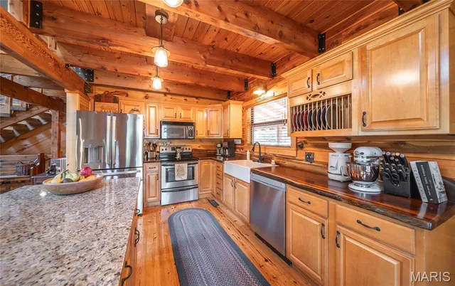 $875,000 | 79 Warren Lane, Pottersville, MO 65790