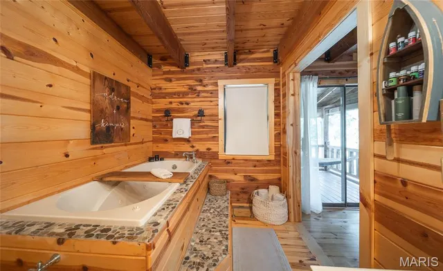 $875,000 | 79 Warren Lane, Pottersville, MO 65790