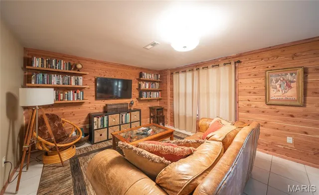 $875,000 | 79 Warren Lane, Pottersville, MO 65790