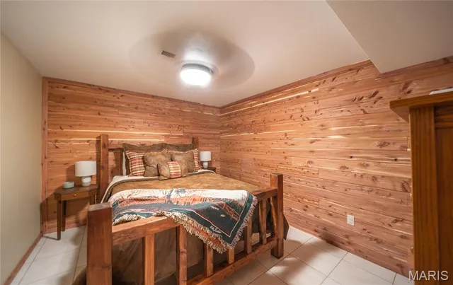 $875,000 | 79 Warren Lane, Pottersville, MO 65790