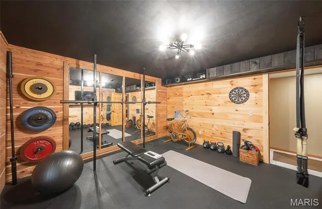 $875,000 | 79 Warren Lane, Pottersville, MO 65790