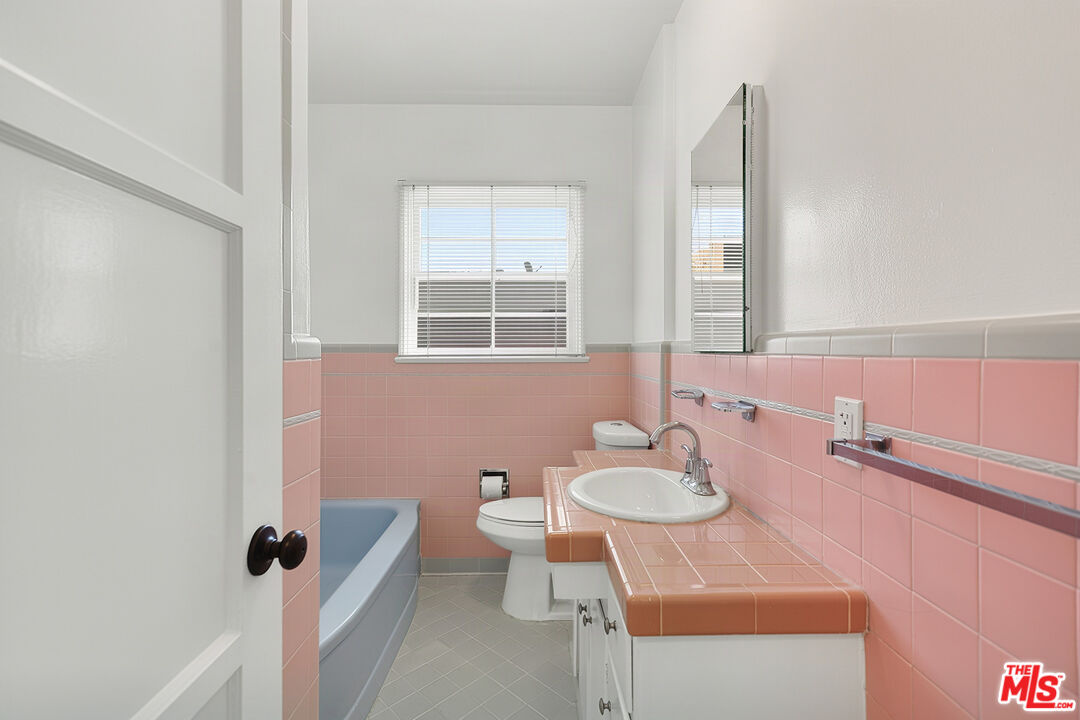 1474 1/2 Reeves Street Los Angeles, CA 90035 - Photo 12 of 16 Gallery Image 12