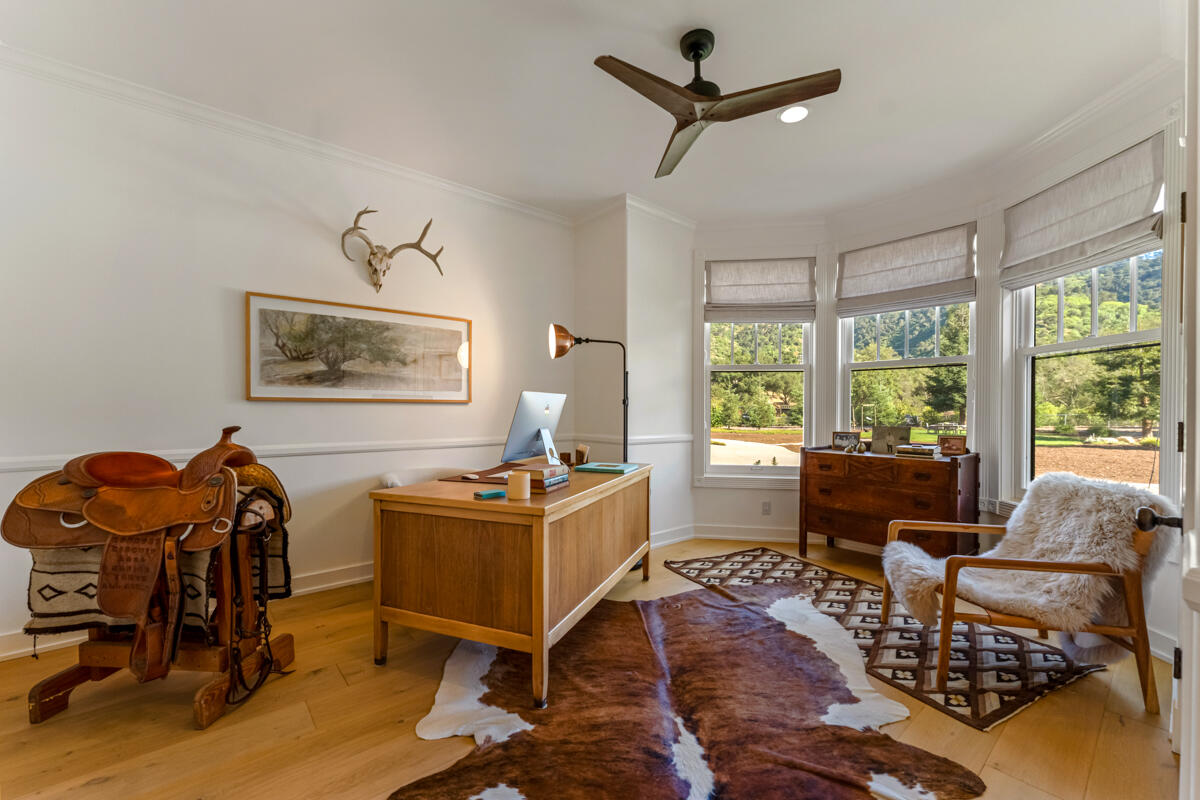 13100 Ojai Road Santa Paula, CA 93060 - Photo 14 of 60 a livingroom with workspace and a window