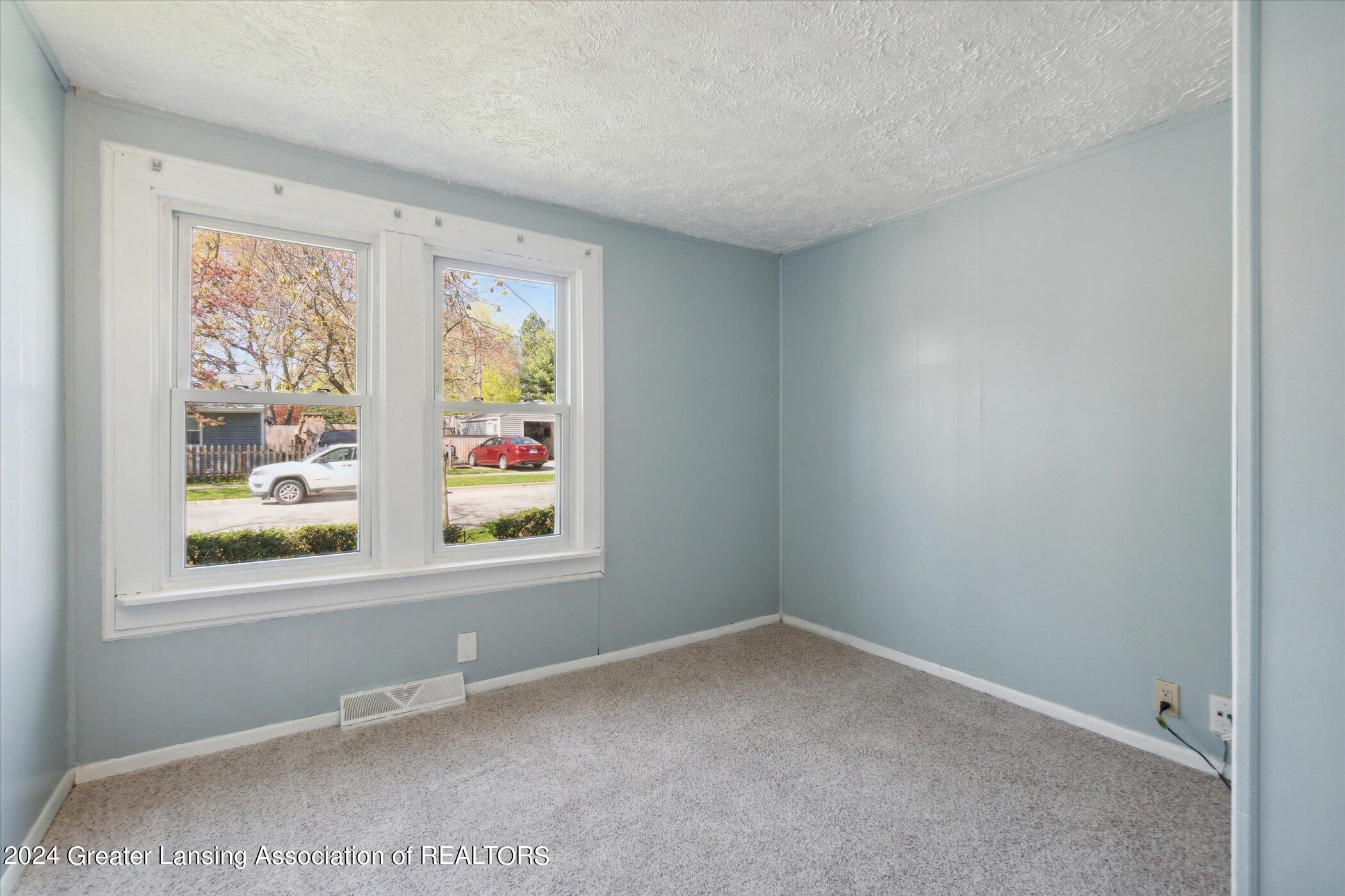 1406 Snyder Road East Lansing, MI 48823 - Photo 12 of 28 4.1