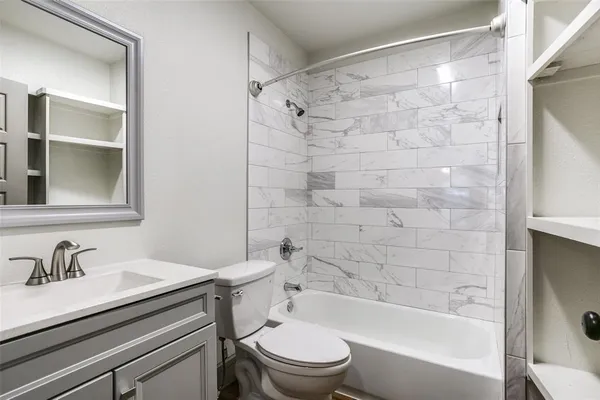 $2,175 | 500 North Pine Street, Roanoke, TX 76262