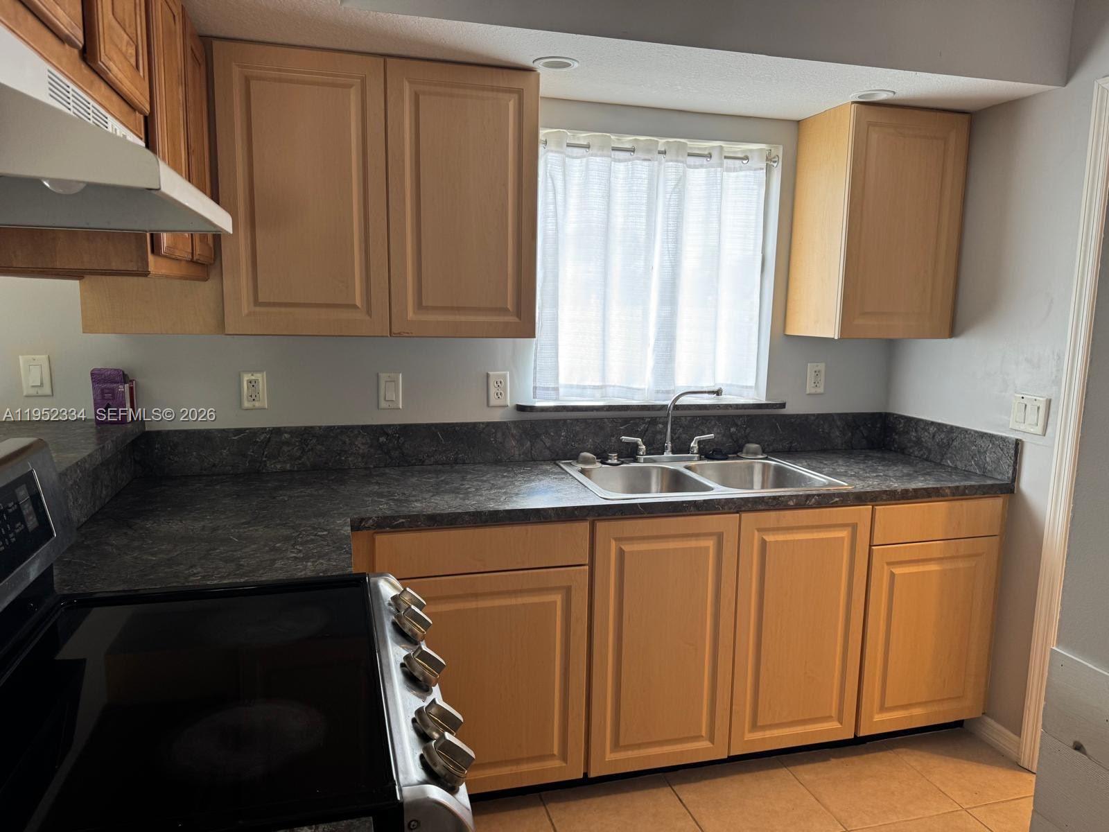 910 Southwest Airoso Boulevard Port St. Lucie, FL 34983 - Photo 2 of 13