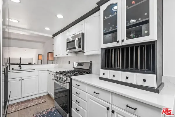 $677,000 | 18415 Collins Street, Unit F, Tarzana, CA 91356