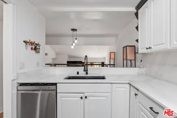 $677,000 | 18415 Collins Street, Unit F, Tarzana, CA 91356