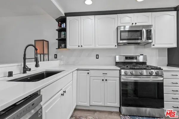 $677,000 | 18415 Collins Street, Unit F, Tarzana, CA 91356