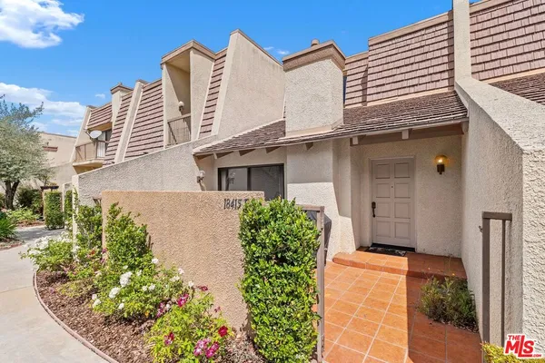$677,000 | 18415 Collins Street, Unit F, Tarzana, CA 91356