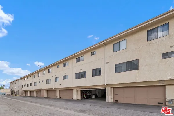 $677,000 | 18415 Collins Street, Unit F, Tarzana, CA 91356