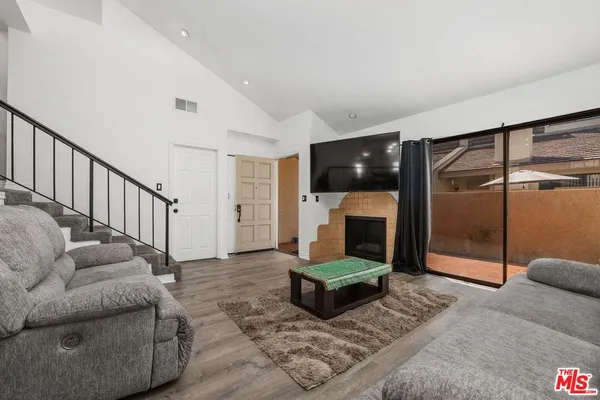 $677,000 | 18415 Collins Street, Unit F, Tarzana, CA 91356