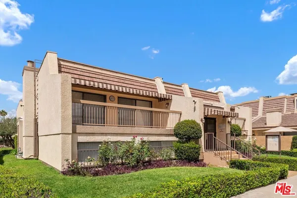 $677,000 | 18415 Collins Street, Unit F, Tarzana, CA 91356