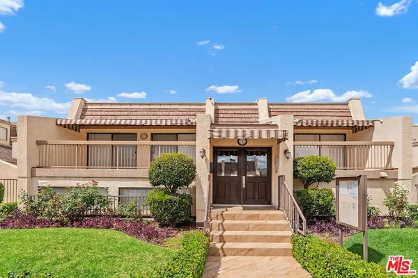 $677,000 | 18415 Collins Street, Unit F, Tarzana, CA 91356
