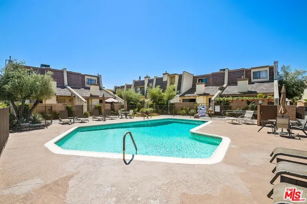 $677,000 | 18415 Collins Street, Unit F, Tarzana, CA 91356