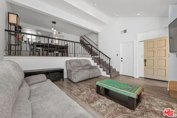 $677,000 | 18415 Collins Street, Unit F, Tarzana, CA 91356