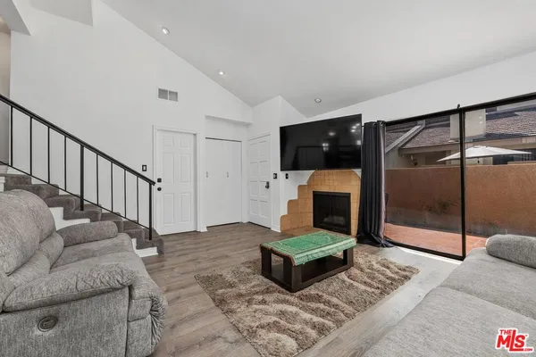 $677,000 | 18415 Collins Street, Unit F, Tarzana, CA 91356